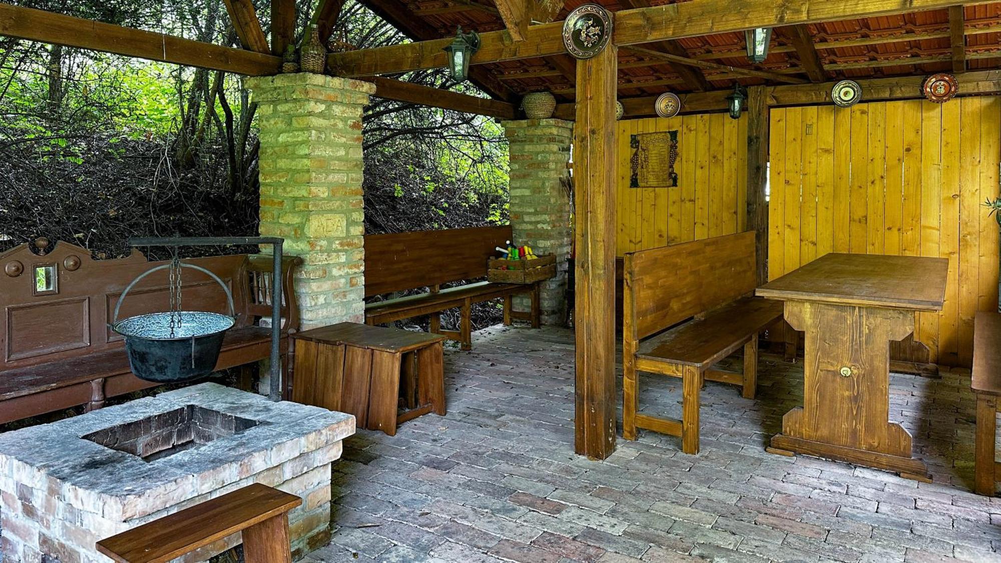 Fekete Rigó Vendégház Egerszalók Exterior foto