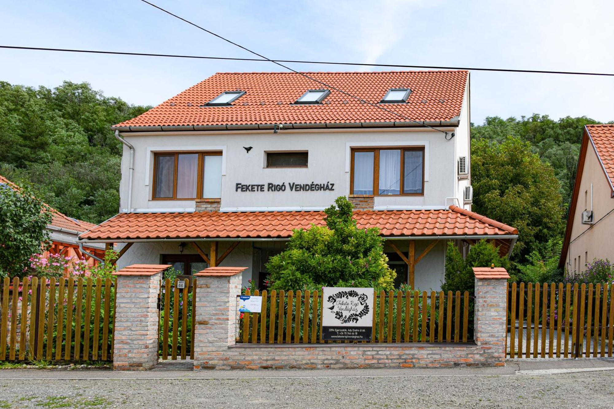 Fekete Rigó Vendégház Egerszalók Exterior foto