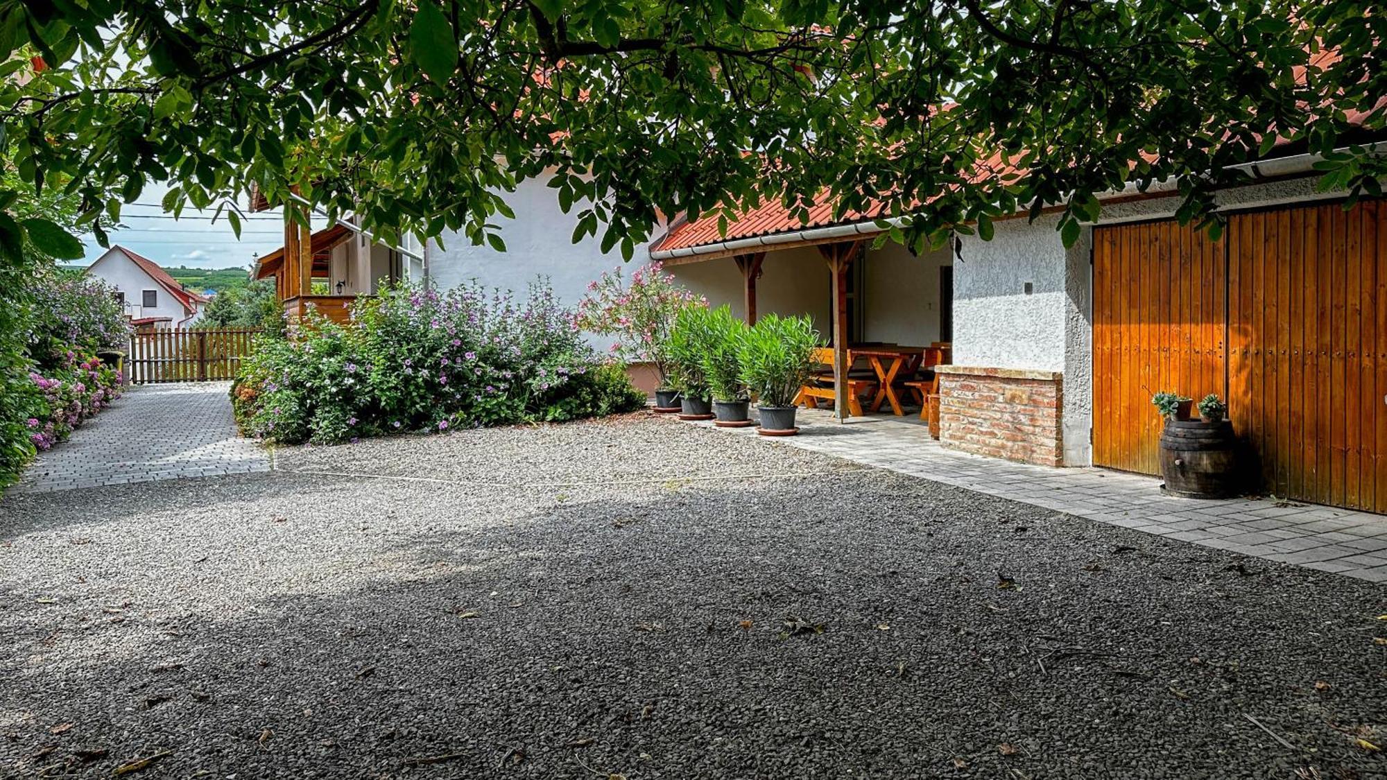 Fekete Rigó Vendégház Egerszalók Exterior foto