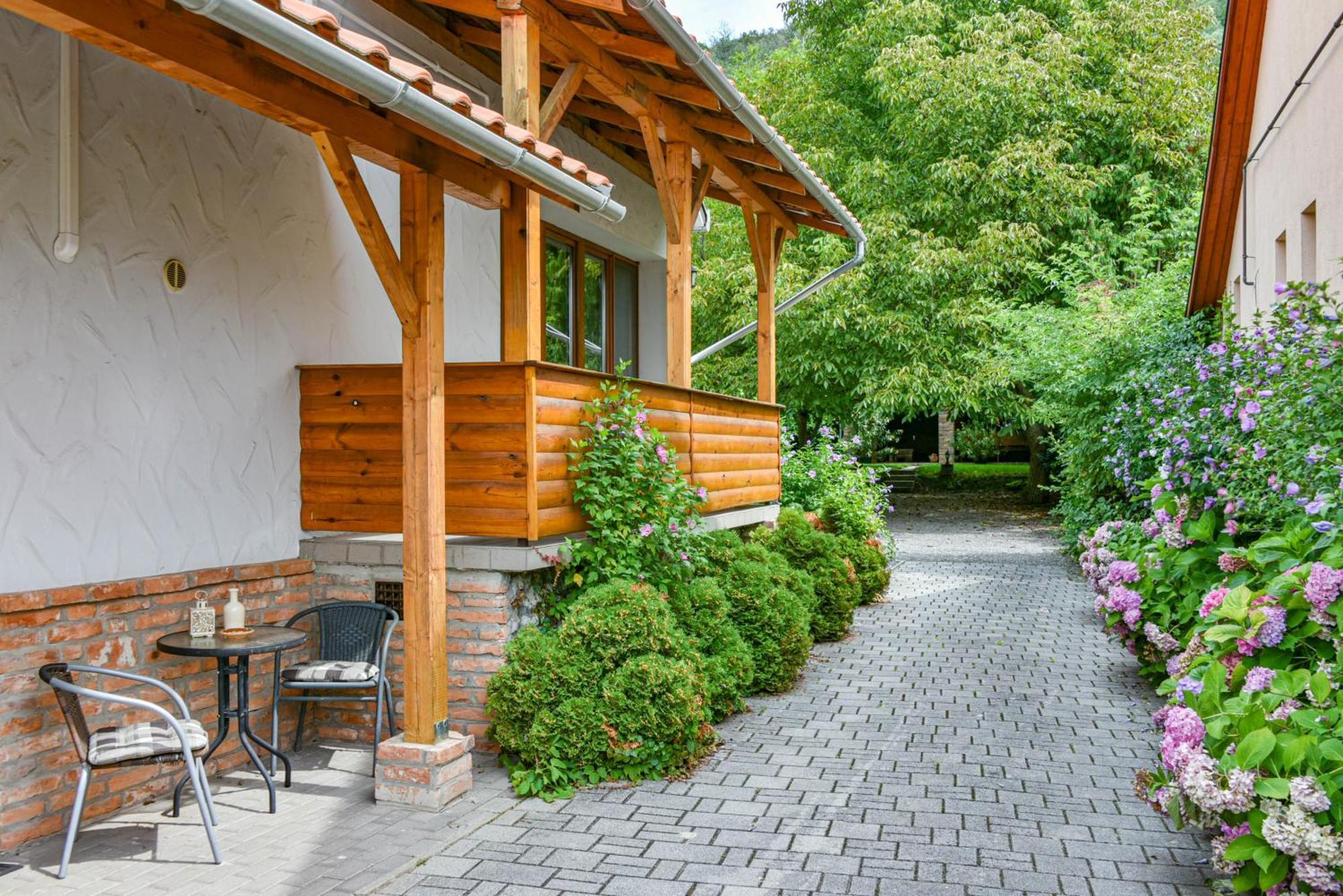 Fekete Rigó Vendégház Egerszalók Exterior foto